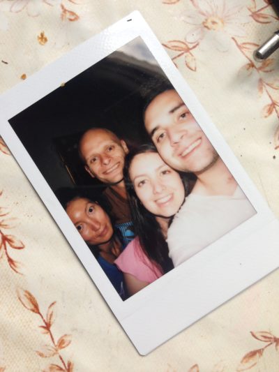 Ek en Alya saam met Hernan en Nicole, ons couch in Santiago. Hulle was amazing, ons was vreemdelinge, hulle het soggens gaan werk en vir ons 'n sleutel vir die woonstel gegee. Saans het ons gekook en tot laat oor 'n bottel wyn of twee gesels.