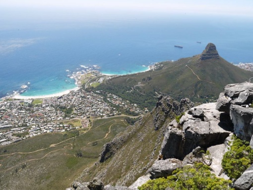 Maak nie saak waar in die wereld ons gaan nie, daar is maar min plekke so mooi soos die kaap. Leeukop van Tafelberg af geneem, tydens Alya se besoek 2015/2016.