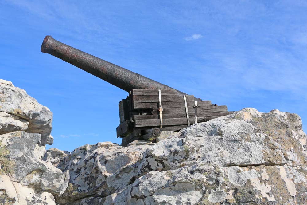 An old cannon at the top of the mountain on the Kanonkop hike