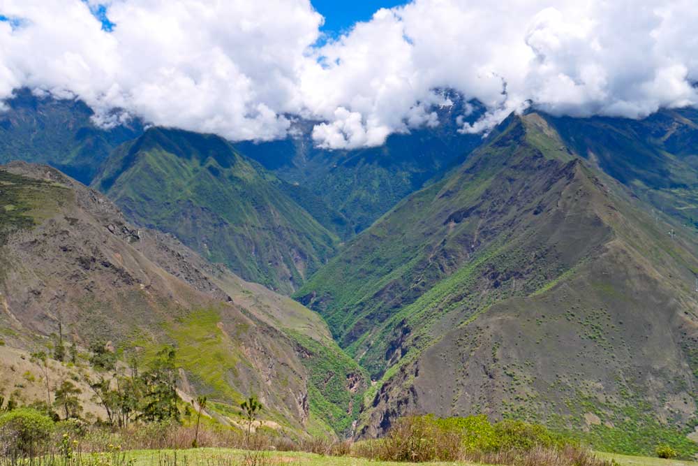 A stunning view of the mountain range on the trek