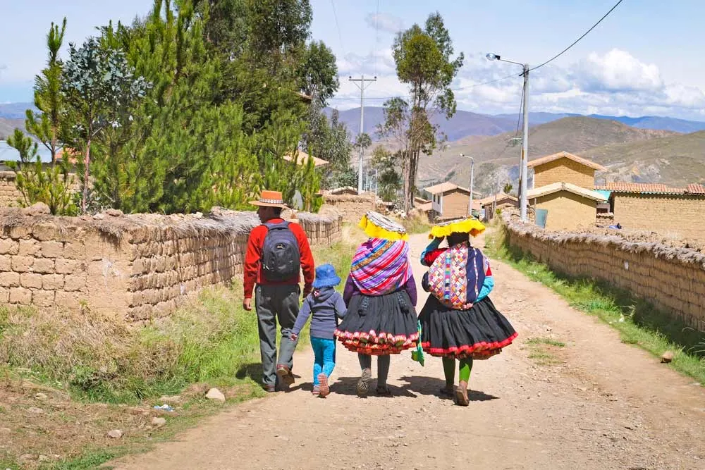 A Quechua family in Tinque, Ausangate trek, Peru