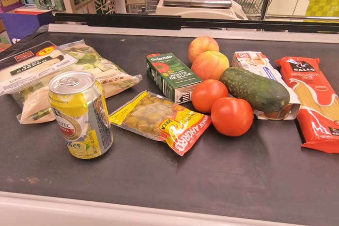 Food for lunch and dinner that I bought at a supermarket on the Camino