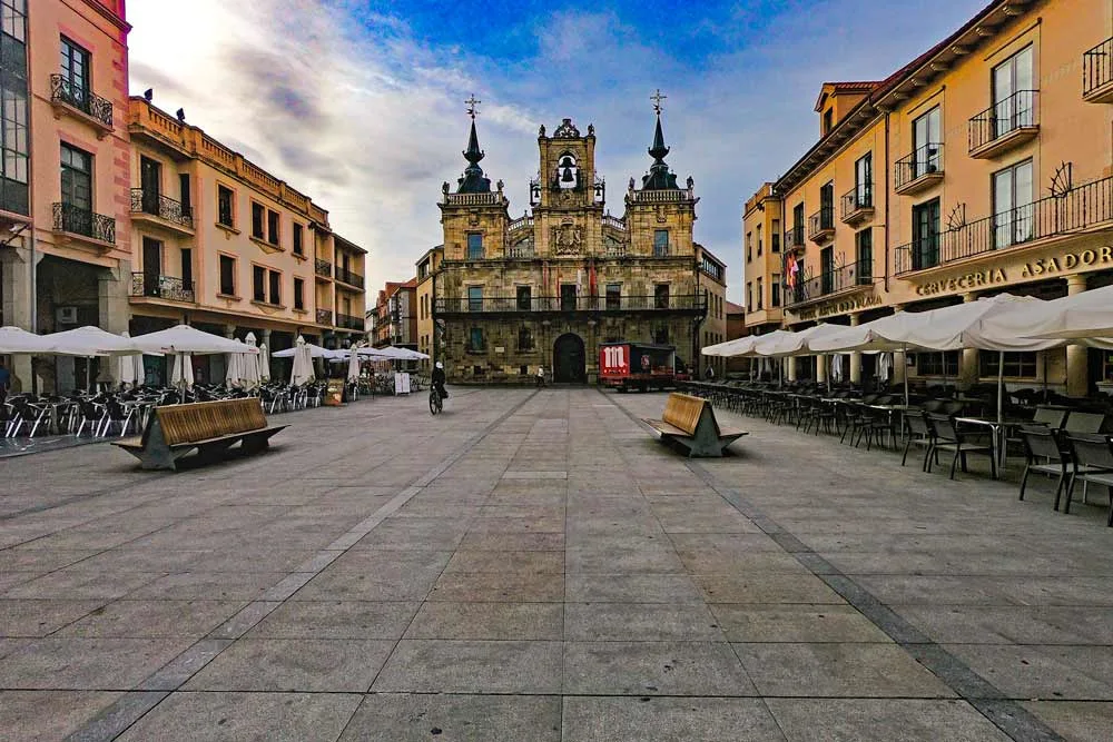 Plaza Mayor de Astorga, the main town square.