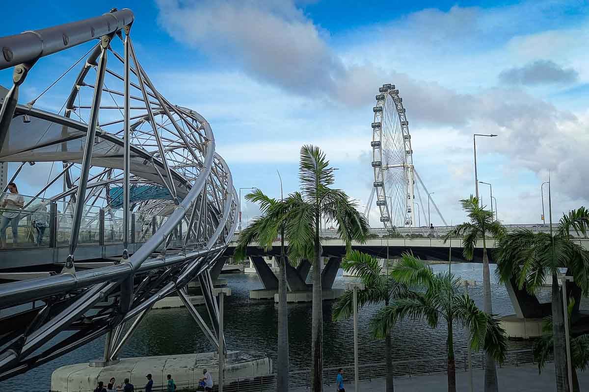 big wheel in downtown singapore
