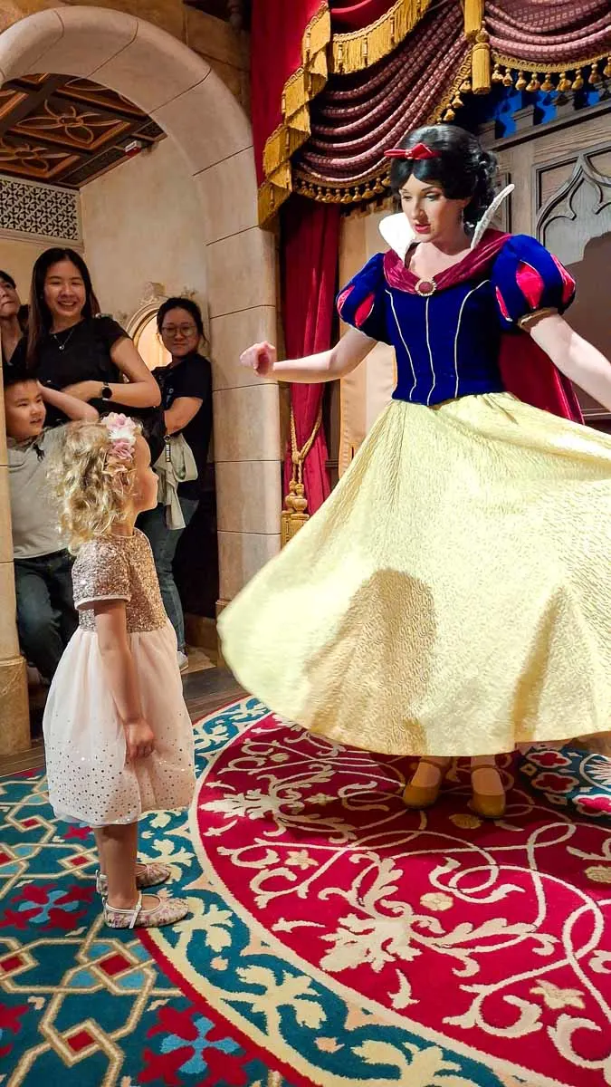 snow white and little girl