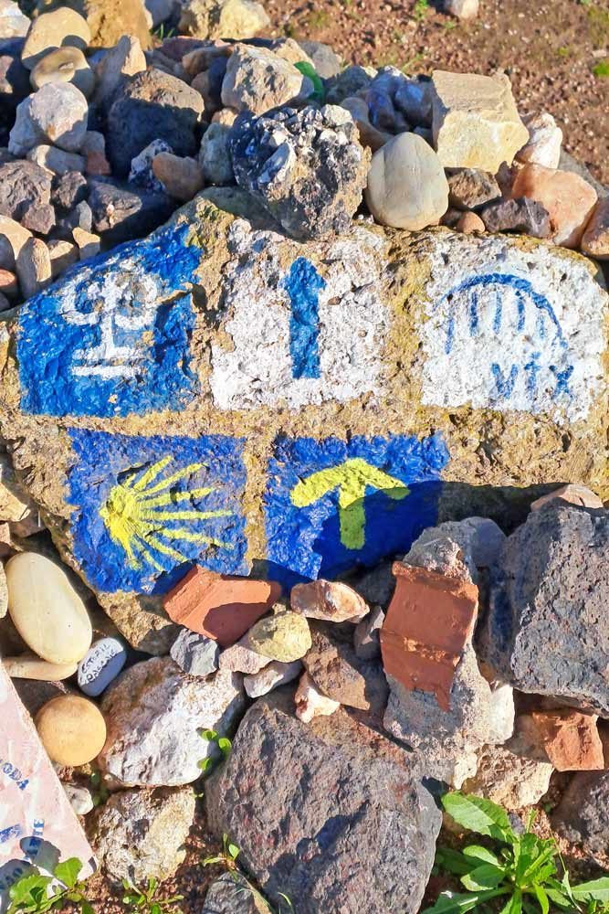Camino signs painted on the rocks in the fields indicate the route from Vila Franca de Xira to Azambuja