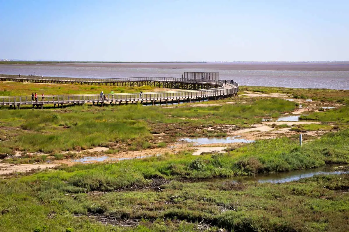 A long boardwalk along the Tagus River in Lisbon