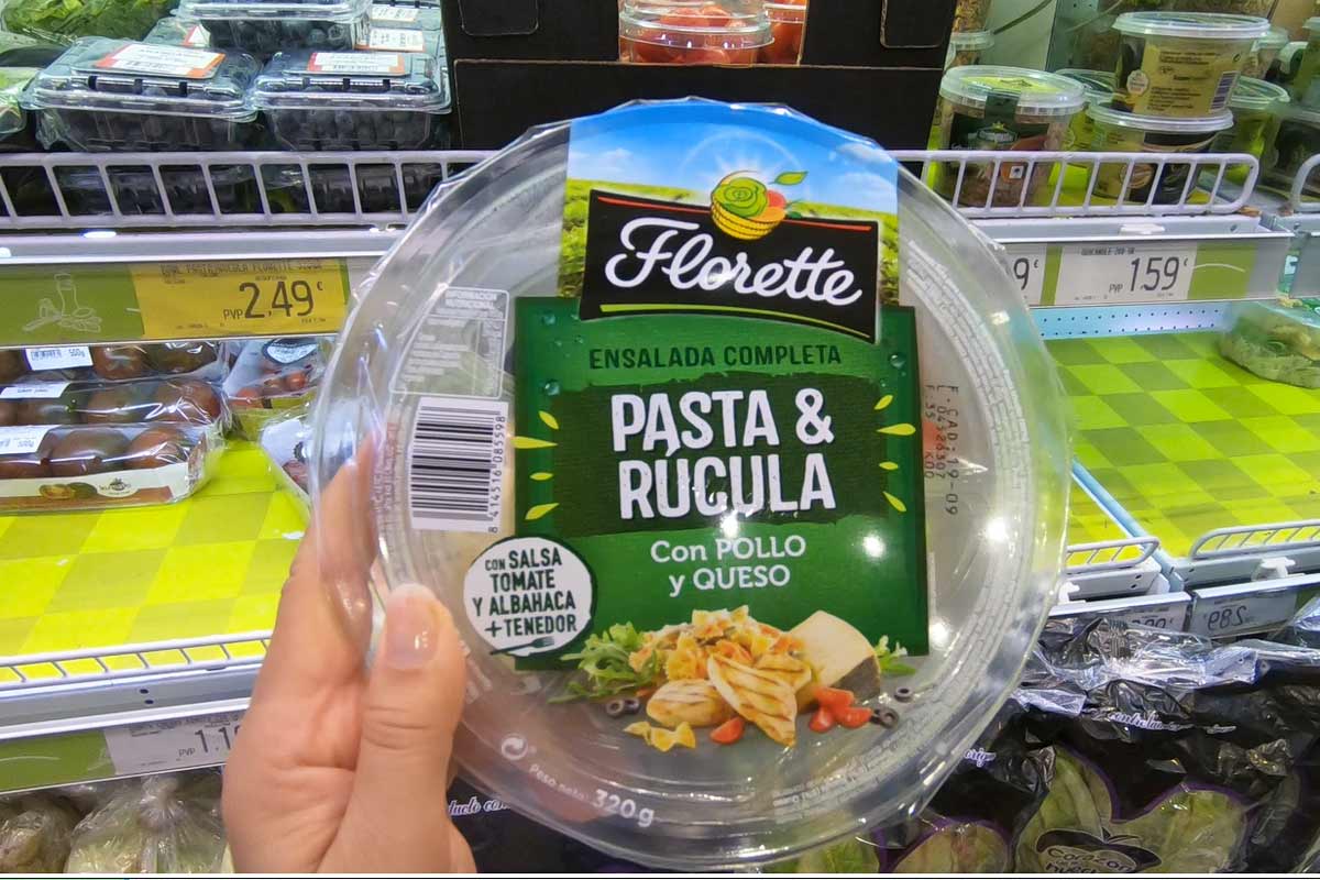 Ready-made pasta salad - a budget lunch option on the Camino Frances